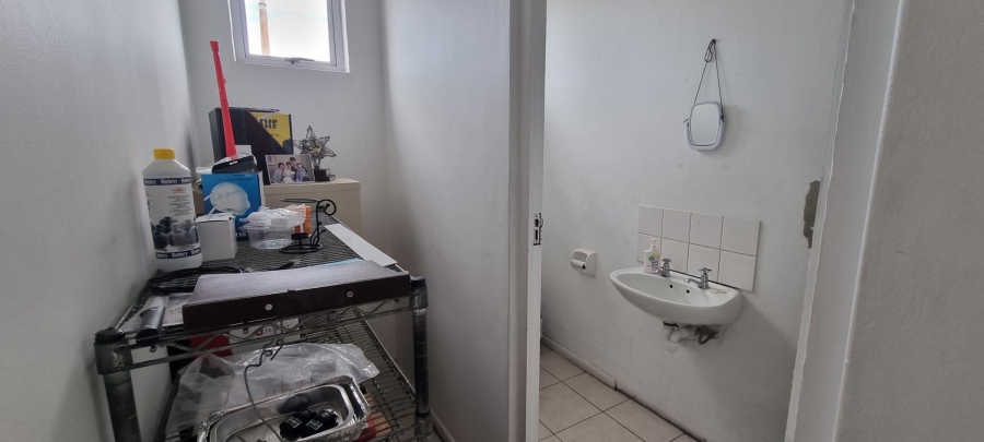 To Let commercial Property for Rent in Parow East Western Cape